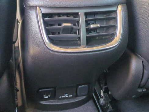 Used 2017 Chevrolet Malibu LT FWD image 15