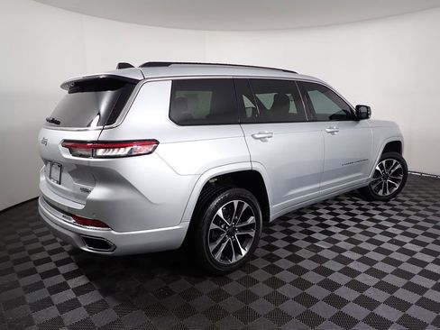 Used 2023 Jeep Grand Cherokee L Overland w/ Luxury Tech Group IV AWD/4WD image 22
