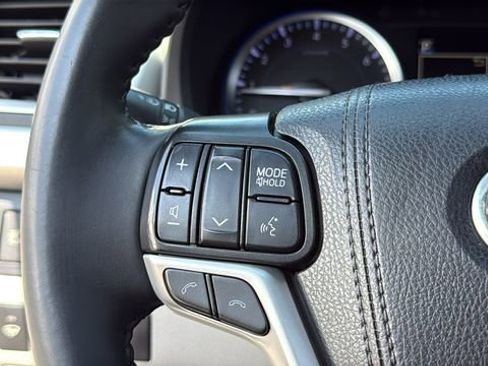 Used 2019 Toyota Highlander Limited image 23