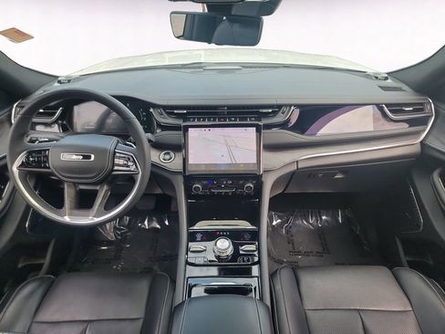 Used 2023 Jeep Grand Cherokee Overland w/ Luxury Tech Group IV AWD/4WD image 10