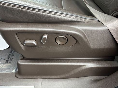 Used 2022 GMC Yukon XL Denali image 24