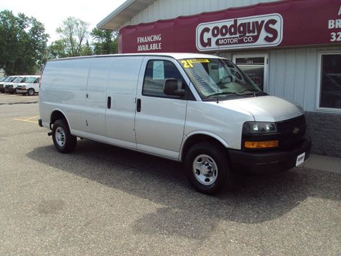 Used 2021 Chevrolet Express 3500 Extended w/ Driver Convenience Package RWD image 2