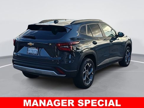 Used 2025 Chevrolet Trax LT w/ Driver Confidence Package image 3