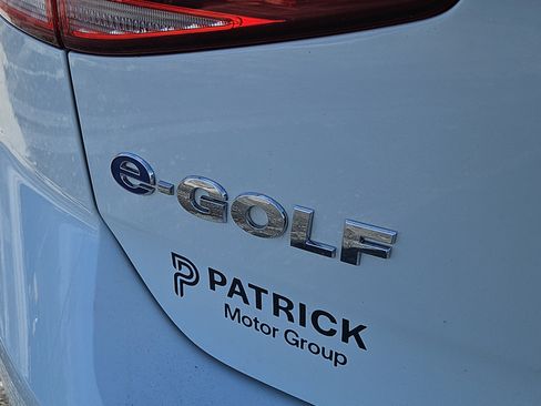 Used 2017 Volkswagen e-Golf SEL Premium image 5