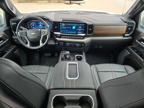 Certified 2022 Chevrolet Silverado 1500 High Country w/ High Country Premium Package image 16