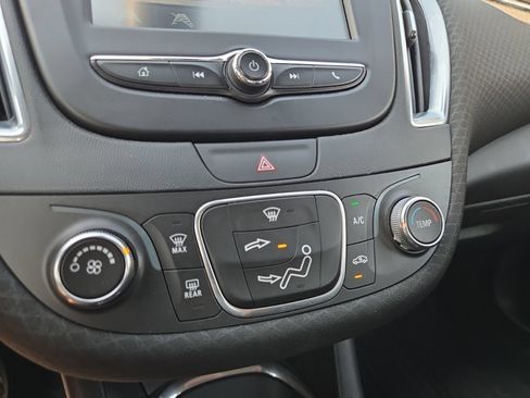 Used 2018 Chevrolet Malibu LT FWD image 18
