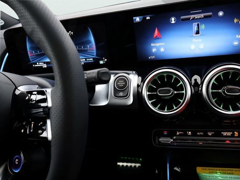 New 2026 Mercedes-Benz GLB 35 AMG 4MATIC image 31
