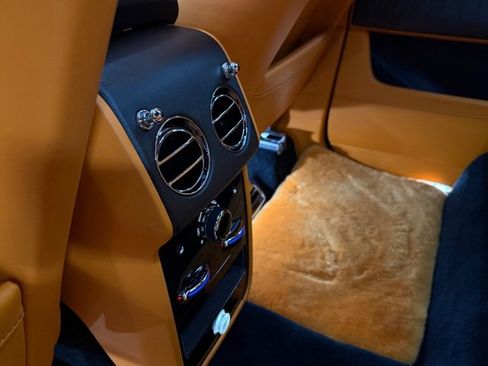 Used 2023 Rolls-Royce Cullinan w/ Dark Exterior Package image 31