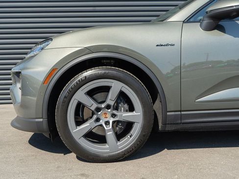 New 2026 Porsche Macan 4 Electric image 11