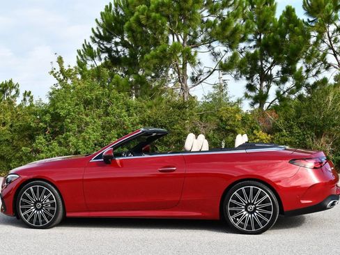 Used 2024 Mercedes-Benz CLE 300 4MATIC Cabriolet image 39