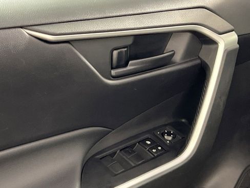 Used 2020 Toyota RAV4 LE w/ Carpet Mat Package image 15