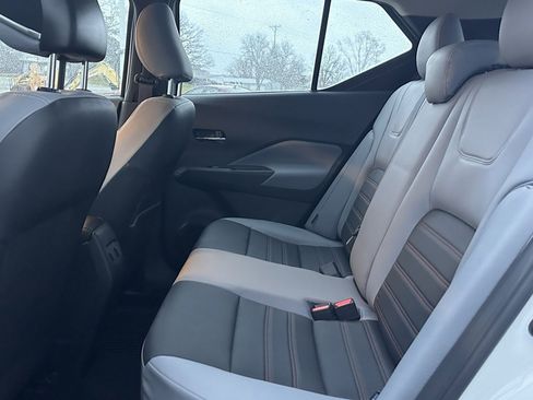 Used 2021 Nissan Kicks SR w/ SR Premium Package image 11