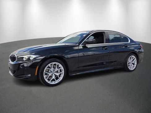 Certified 2025 BMW 330i Sedan RWD image 3
