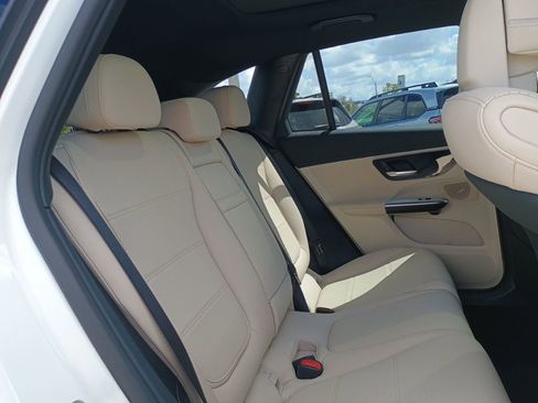 Used 2025 Mercedes-Benz GLC 300 image 21
