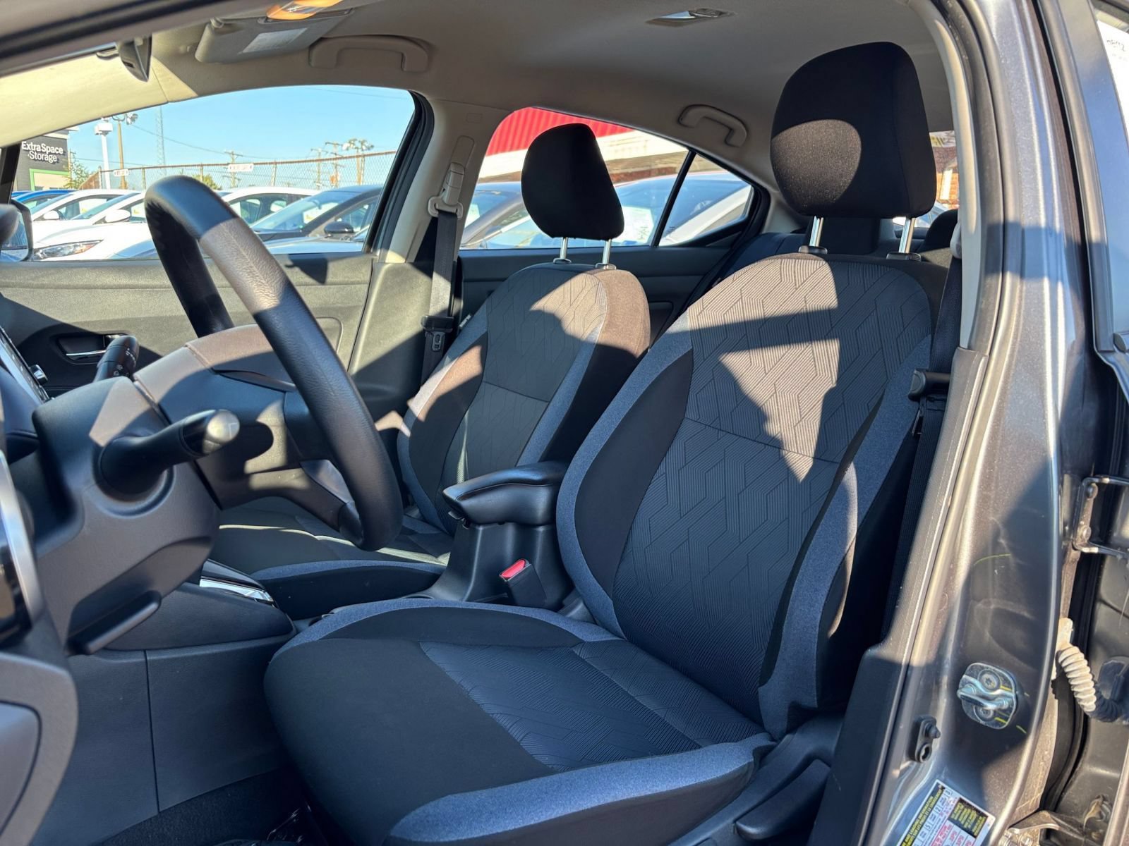 Used 2025 Nissan Versa SV FWD image 33