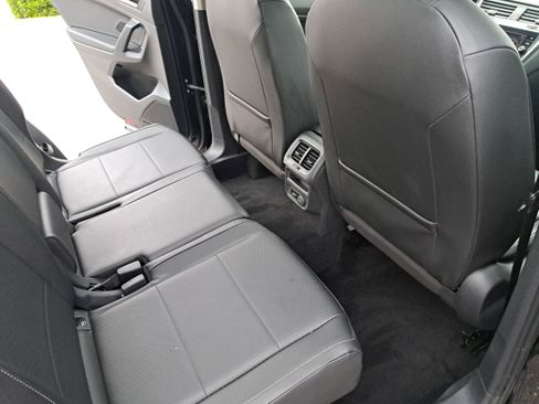 Used 2019 Volkswagen Tiguan SE FWD image 11