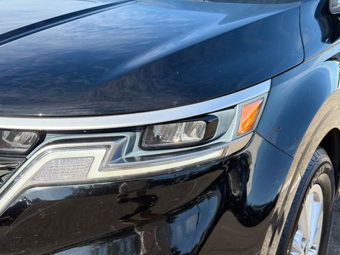 Used 2023 Kia Carnival LX image 9