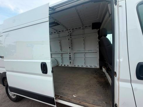 Used 2025 RAM ProMaster 2500 w/ Convenience Group FWD image 22