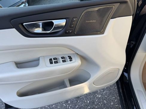 Certified 2022 Volvo XC60 B5 Momentum w/ Climate Package image 20