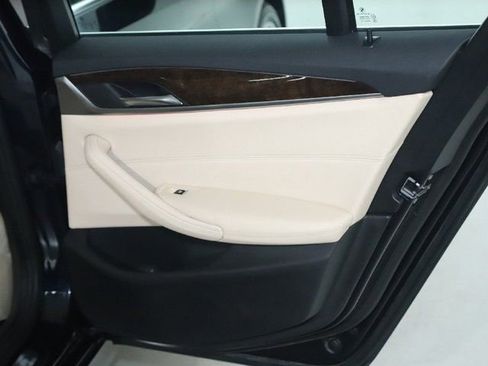 Used 2020 BMW 530i xDrive w/ Premium Package image 17