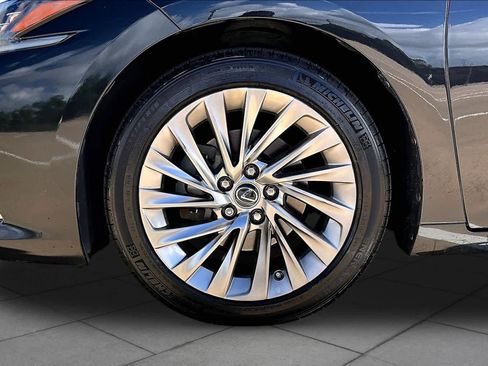 Used 2021 Lexus ES 300h Ultra Luxury w/ Accessory Package 2 FWD image 11