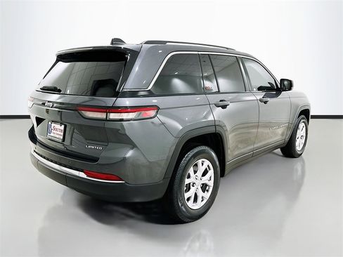 Used 2022 Jeep Grand Cherokee Limited image 7