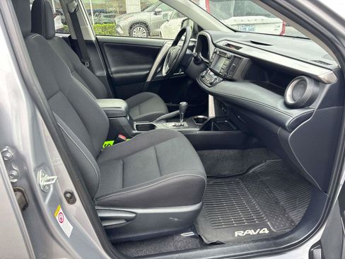Used 2018 Toyota RAV4 XLE AWD/4WD image 16