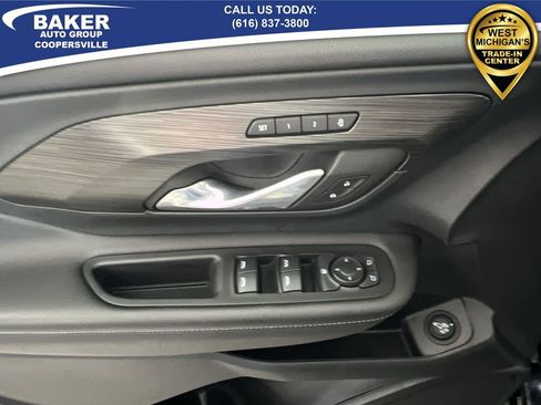 Used 2022 GMC Terrain SLT w/ Infotainment Package II image 23