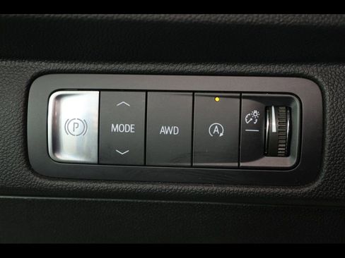 Used 2025 Chevrolet Traverse LT AWD/4WD image 57