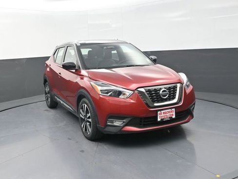 Used 2019 Nissan Kicks SR w/ SR Premium Package FWD image 19