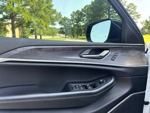 Used 2022 Jeep Grand Cherokee Limited RWD image 40