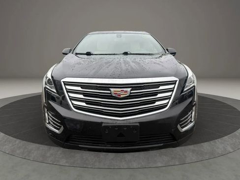 Used 2018 Cadillac XT5 AWD image 2