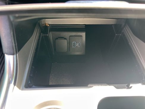 Used 2022 Ford Explorer Limited w/ Equipment Group 301A image 21