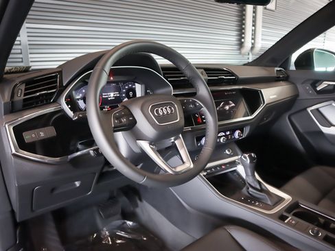 New 2025 Audi Q3 2.0T Premium image 17