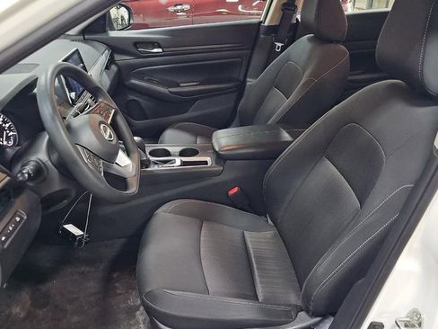 Used 2025 Nissan Altima 2.5 SV image 9