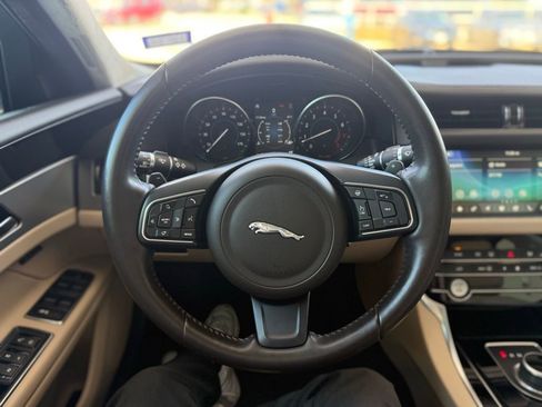 Used 2020 Jaguar XF Premium image 24