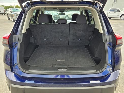Used 2025 Nissan Rogue SV image 11