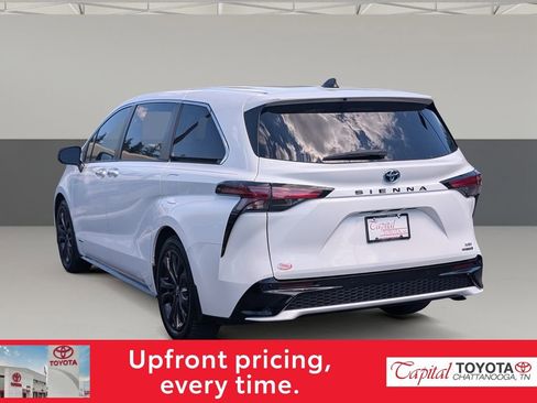 Used 2021 Toyota Sienna XSE FWD image 5