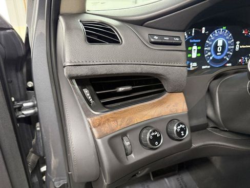 Used 2020 Cadillac Escalade ESV Premium Luxury AWD/4WD image 19