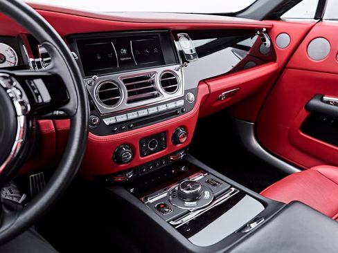 Used 2018 Rolls-Royce Wraith RWD image 65