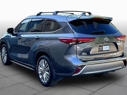 Used 2023 Toyota Highlander Platinum image 12