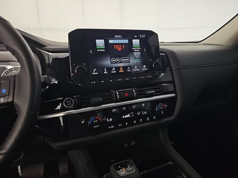 Used 2024 Nissan Pathfinder SL w/ Black Appearance Package FWD image 20