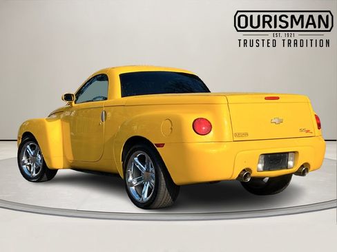Used 2005 Chevrolet SSR w/ Preferred Equipment Group image 4