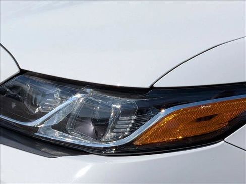 Used 2018 Toyota Camry SE w/ Moonroof Package FWD image 9