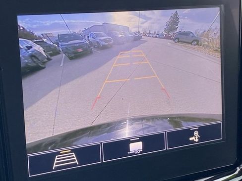 Used 2020 Chevrolet Traverse LT image 23