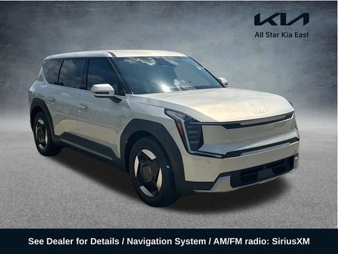 Used 2024 Kia EV9 Light Long Range RWD image 1