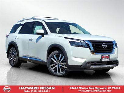 New 2025 Nissan Pathfinder Platinum w/ Cargo Package