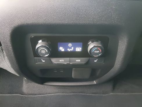 Used 2026 Chevrolet Traverse High Country image 21