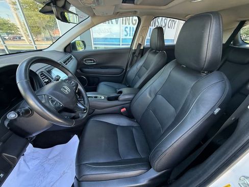 Used 2020 Honda HR-V Touring image 10