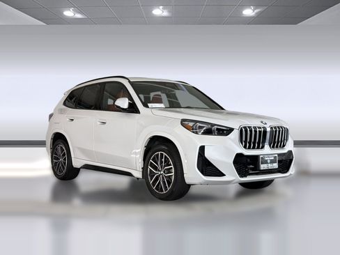 Used 2023 BMW X1 xDrive28i w/ M Sport Package AWD/4WD image 7